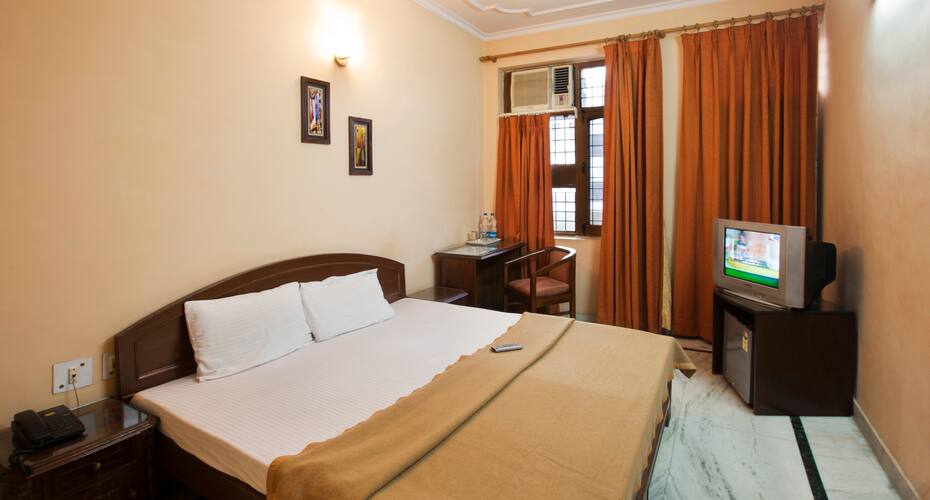 Divistha Guest House, Gurgaon 5